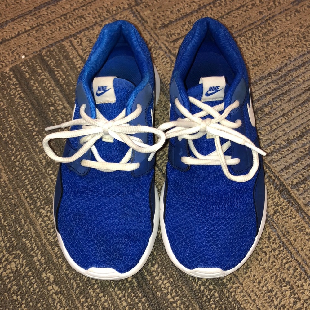 royal blue nike running shoes
